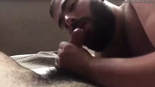 İspanyol arkadaşımı ilk kez emiyor