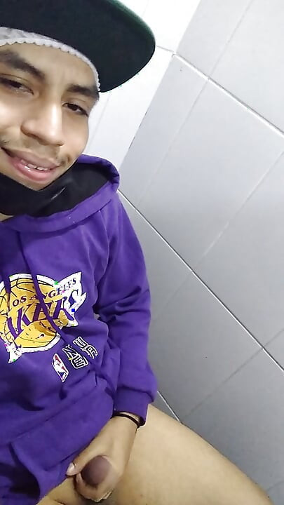 나는 섹시한 여성이 내 옆에서 춤을 추고 있다고 상상하는 것을 정말 좋아합니다