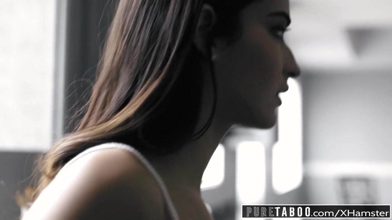 純粋なタブーティーン痴女Emily WillisがStepdadでスパンキング＆中出し