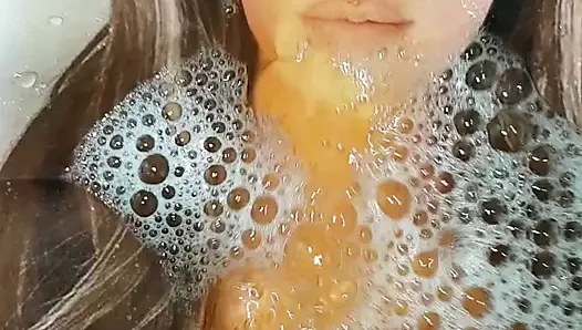 Khloe vollgepisst
