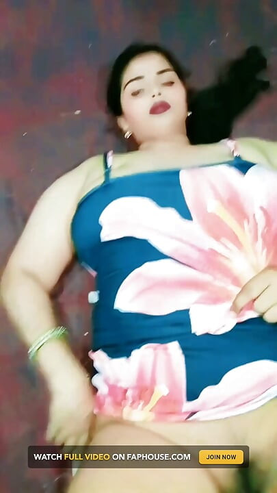 인도 바비의 쪼이는 보지를 오랫동안 벌리고 보지에 질싸