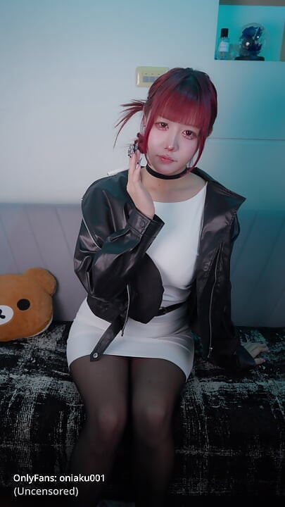 Cute duże cycki dziewczyna Aku cosplay Tayama bawi się dildo