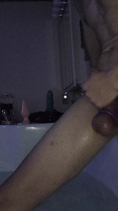 Stroking, Edging, Anal Play and Cumshot in the Tub