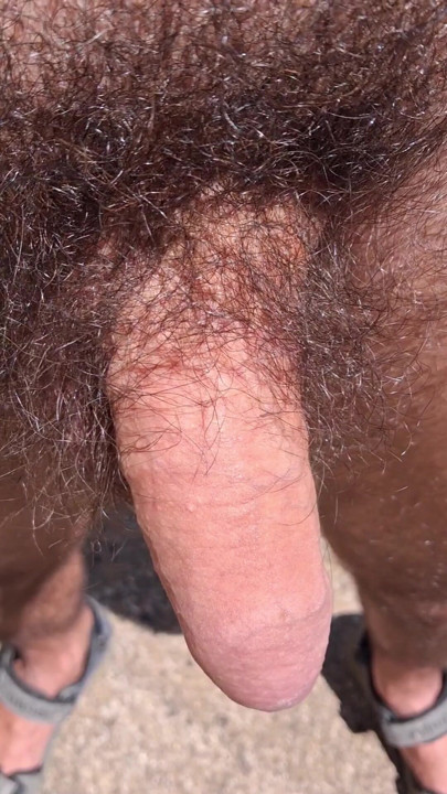 Kontol lembut dan keras di luar ruangan