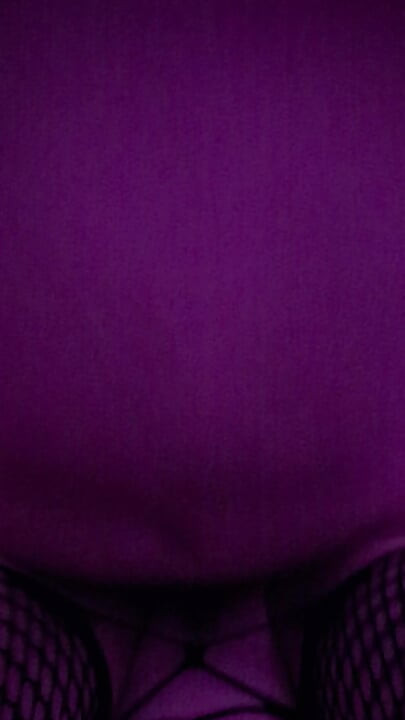 Гарячу дружину трахають глибоко в пристрасному місіонерському траху і раком - голосно намочується мокрий і стогне!