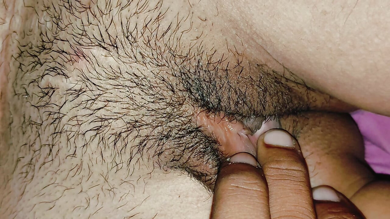 Mera mote mote boobs aur gili chut ka pani pe lo friends