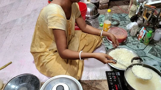 Bhartiy desi tng choot vali ganv ki larki ki sautele bhaee dvara chudaee spasht diyo hd vidiyo ke sath