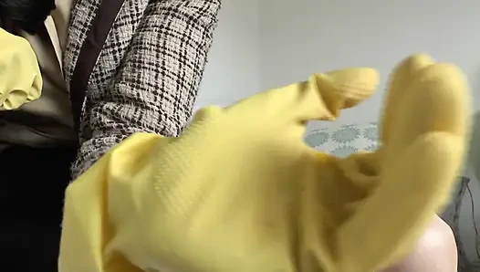 Saat hari paskah, spermanya akan keluar! Bahkan dengan sarung tangan peras susu jika diperlukan! Lady Victoria Valente