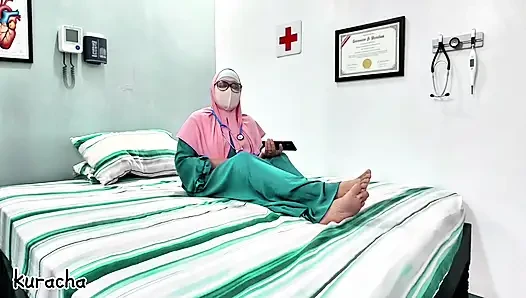 Panggilan video dokter muslim berhijab dengan kekasih rahasianya saat istirahat di rumah sakit