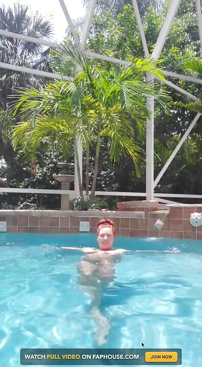 J’ai fait beaucoup de distanciation sociale au bord de la piscine dernièrement
