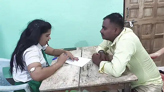 Meine nachhilfe-lehrerin fickte mich hart in meinem zimmer, als ich gelesen wurde