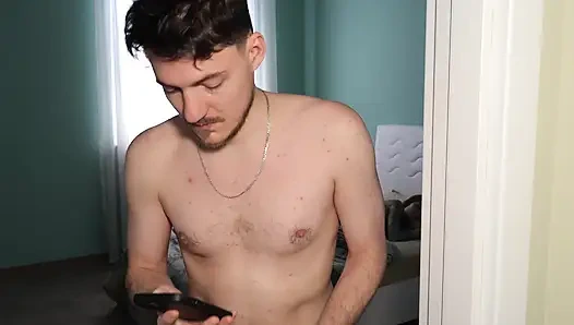 Aku ngentot pacar temanku dan menggantikannya di ranjang.