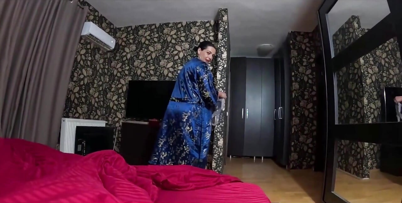 Cachonda geisha fantasy garganta profunda, provocación de satén y juego de leche