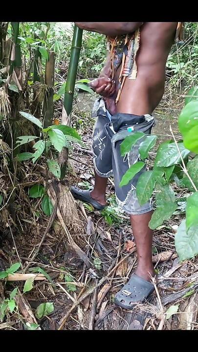 Derramando porra na floresta