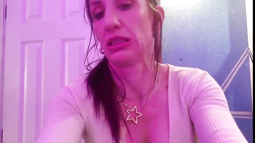 Zoey Portland Pornstar Playing with Her Pussy in the Bathroom Before Court