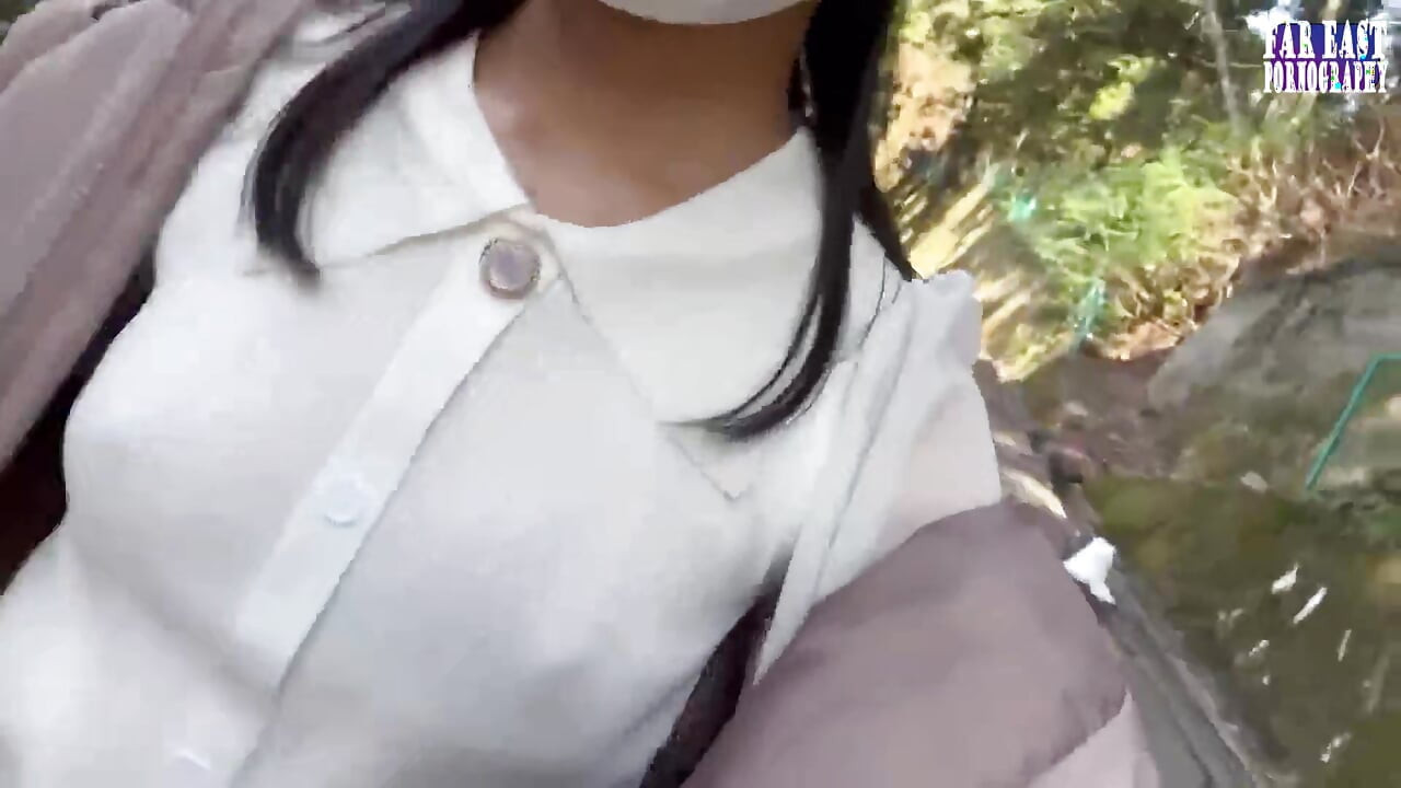 裸露的漫步, 拥挤的眼睛在她活泼的阶段点燃了一个热辣紧致的高峰.