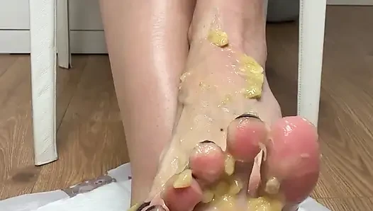 Hotkinkyjo ступни, киска и разжим бананов - HKJSEXY