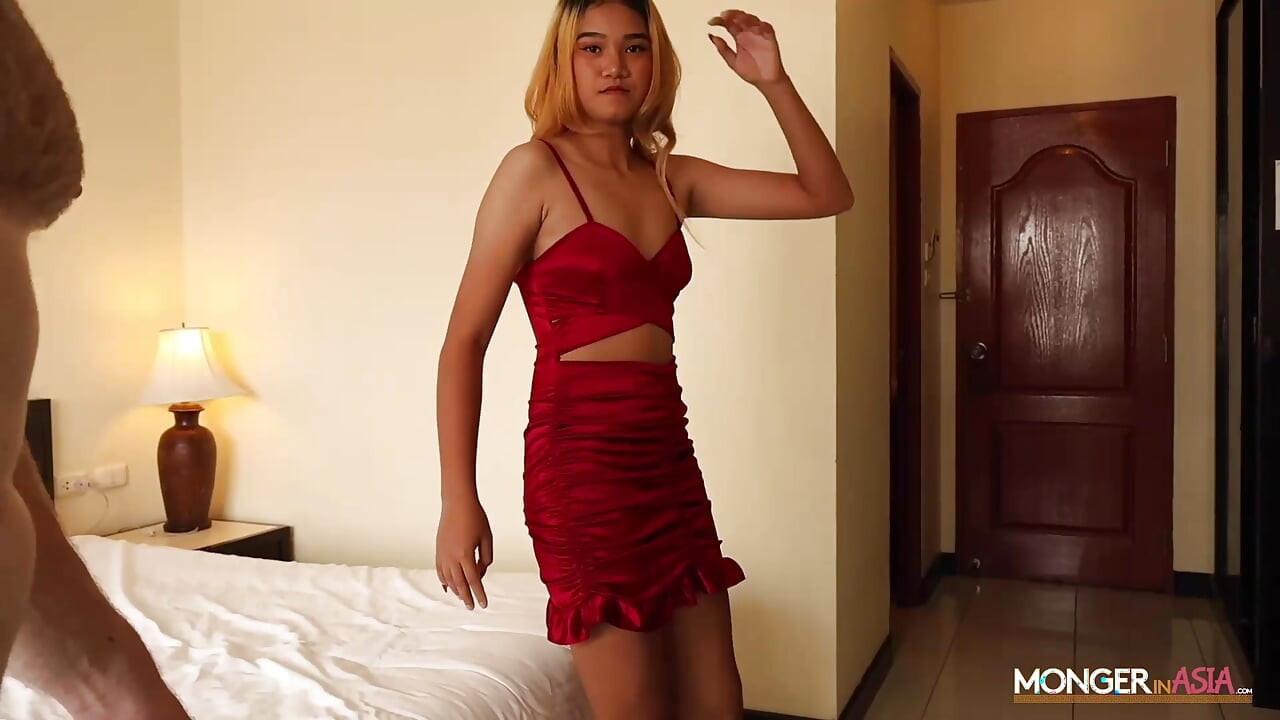 Horny Thai Girl Deeply Desires For Foreign Cock