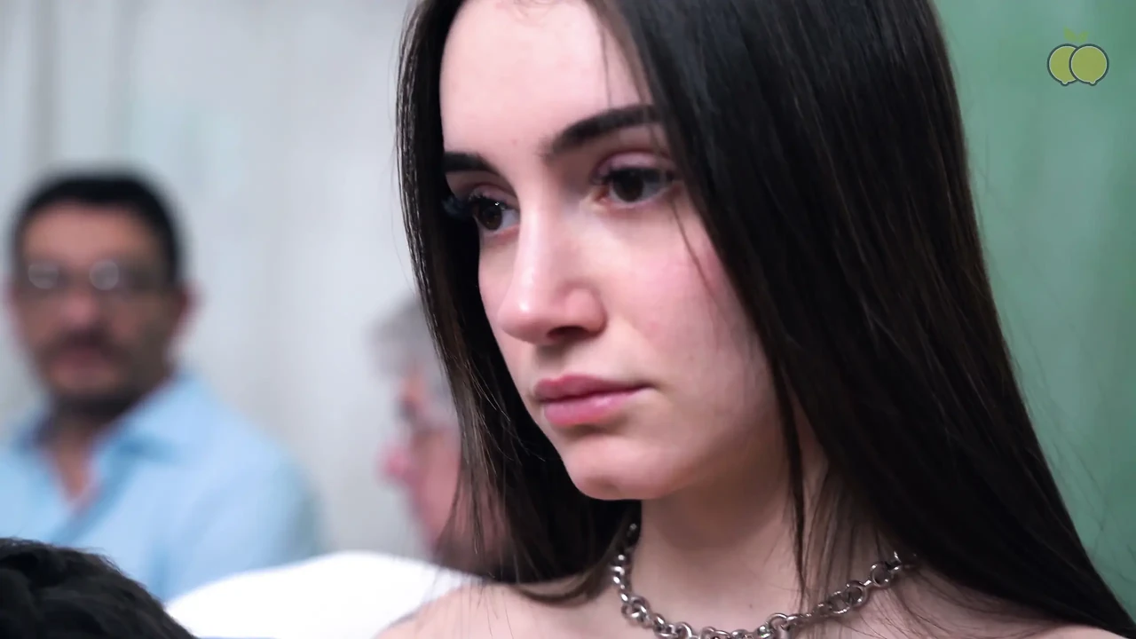 Instituto Lim&oacute;n: Ignored Student Freezes Time with an App to Her