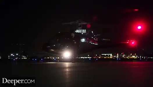 Deeper - Kayden и Kenna трахаются VIP в кабинке стрип-клуба