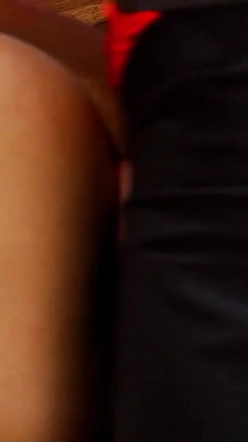 Moment de masturbare de la "Blonde Dirndl milf și negresă cu țâțe mari matură la FFMM sex cu schimb de parteneri"