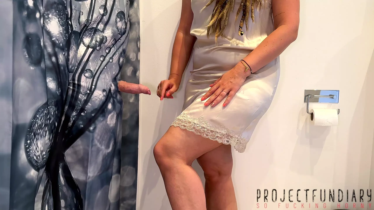 lady in satin dress doing a glory hole fuck - projectse…