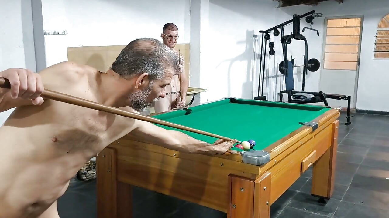 Os Carmonas Jogando Bilhar Pelados Com Aquela Pitada Quente