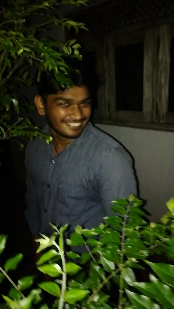Sri Lankan pervert boy flashing his dick to others & peeing