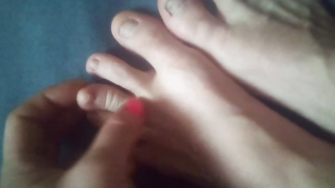Playing with My Cute Barefeet and My Clit (no Audio)