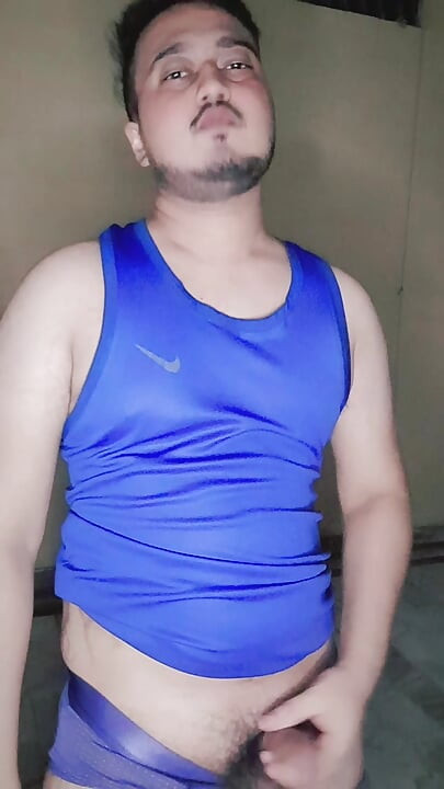 chaddi ke lund ka paani nikal gya