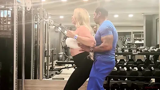 King Cobras тренировка с большим черным членом после работы 1: Престон Ли хочет специальную сессию