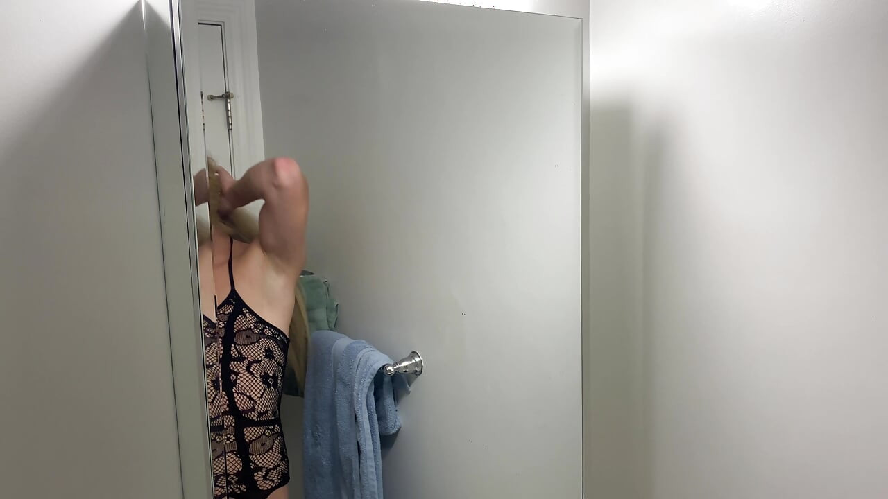 Potpuna transformacija muškarca do ženskog krosdressinga