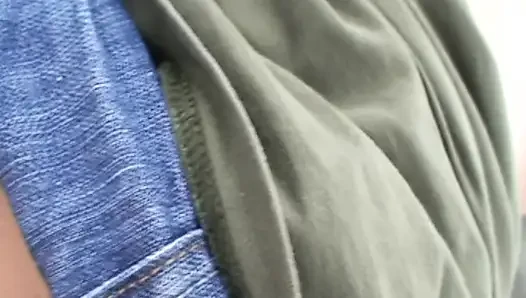 Güzel genç sarışın karda dedesini sikiyor