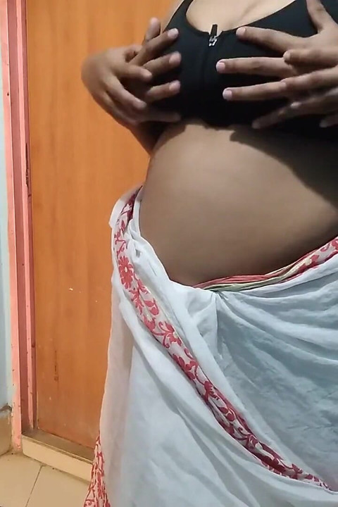 Tante tetangga 45 tahun dientot sambil menyapu rumah