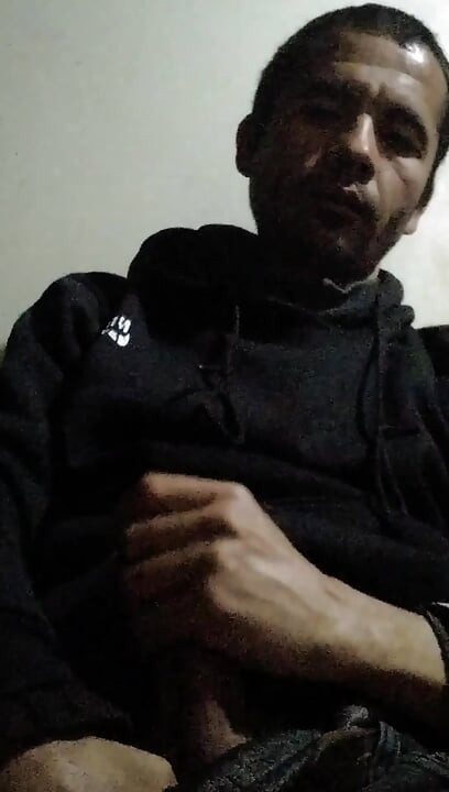 There anyone kne want to help me cum