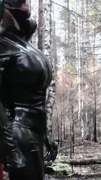 Nezaboravan trenutak iz "Videa poniženja, lateks gumena seksualna BDSM gospodarica u mačjem kostimu"