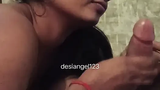 Desi bhabhi gibt blowjob bis zum abspritzen im mund