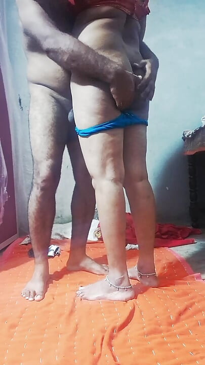 Unsatisfied Desi Slutwife fucking with college friend