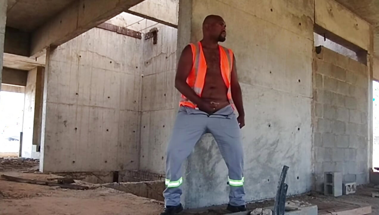 Selepas kerja saya singgah di tapak pembinaan untuk merangkap