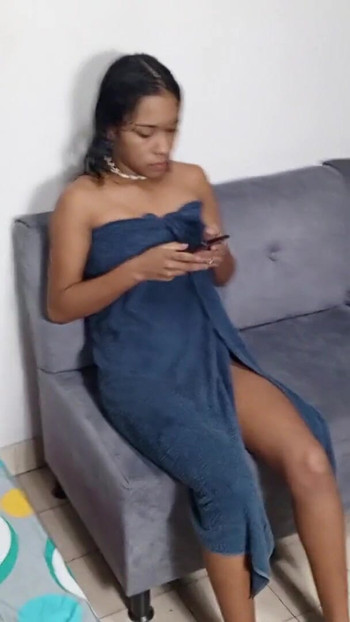 Video bokep spanyol: adik tiriku yang hot rambut cokelat lagi mandi dan dia mergokin aku lagi di kamar"