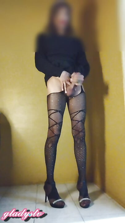 Shemale masturbating with pantyhose and high heels