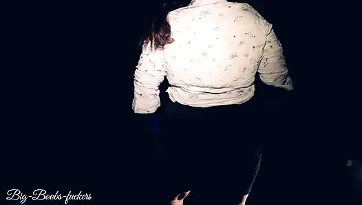 Solo-lustvolles Kurviges Mädchen Mit Dickem Arsch Befriedigt Ihren Muschi-durst Mit Dildofick Und Fingern.