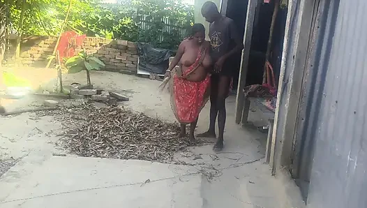 Desi housewife ki outdoor chudai ki