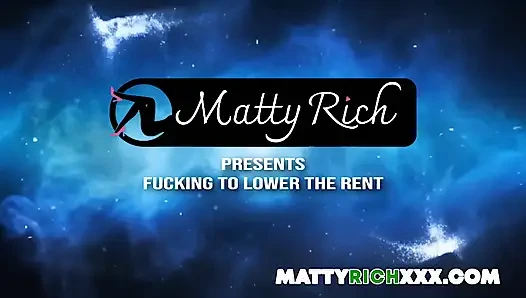 Kirayı düşürmek için sikişiyor