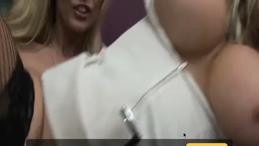Lezbiyen ofis sahnesi 1_gorgeous sarışın lezbiyen orta yaşlı seksi kadınlar amlarının tadını çıkarıyor