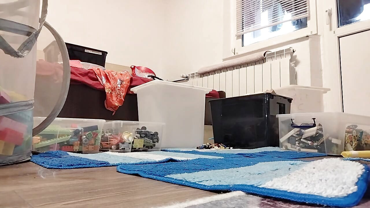 Amateur wife cleans the house naked.