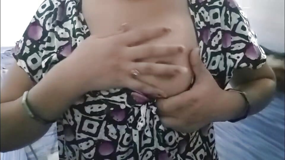 Desi girlfriend se pahali baar mulakat ki bathroom me jakar bahut choda