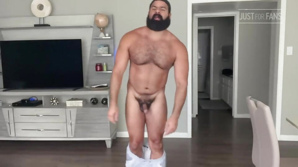 Muscle Bear webcam show in underwear and happy ending