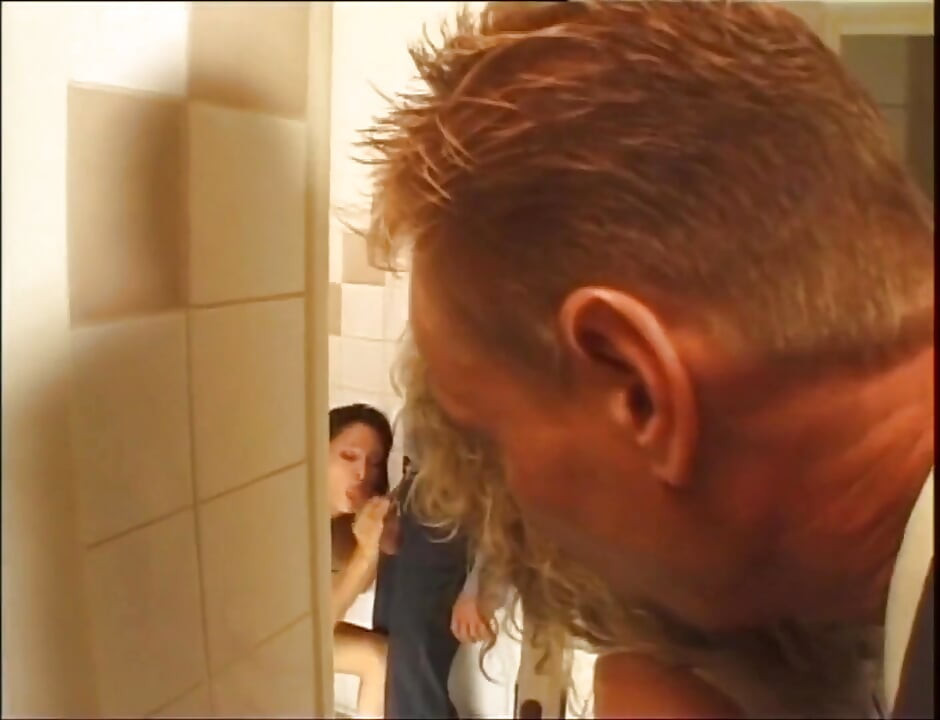 Retro MILfs wirkliche schlampen werden von riesigen amateur-schwänzen gefickt und vollgespritzt