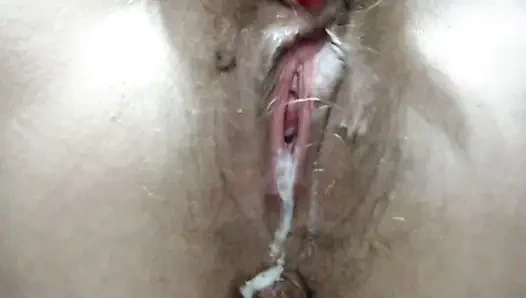 из пизды волосатой супер потекла